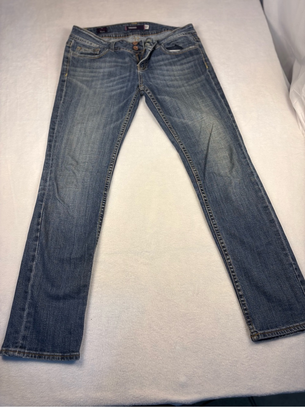 Vigoss women’s Medium Blue Slim Straight Jeans